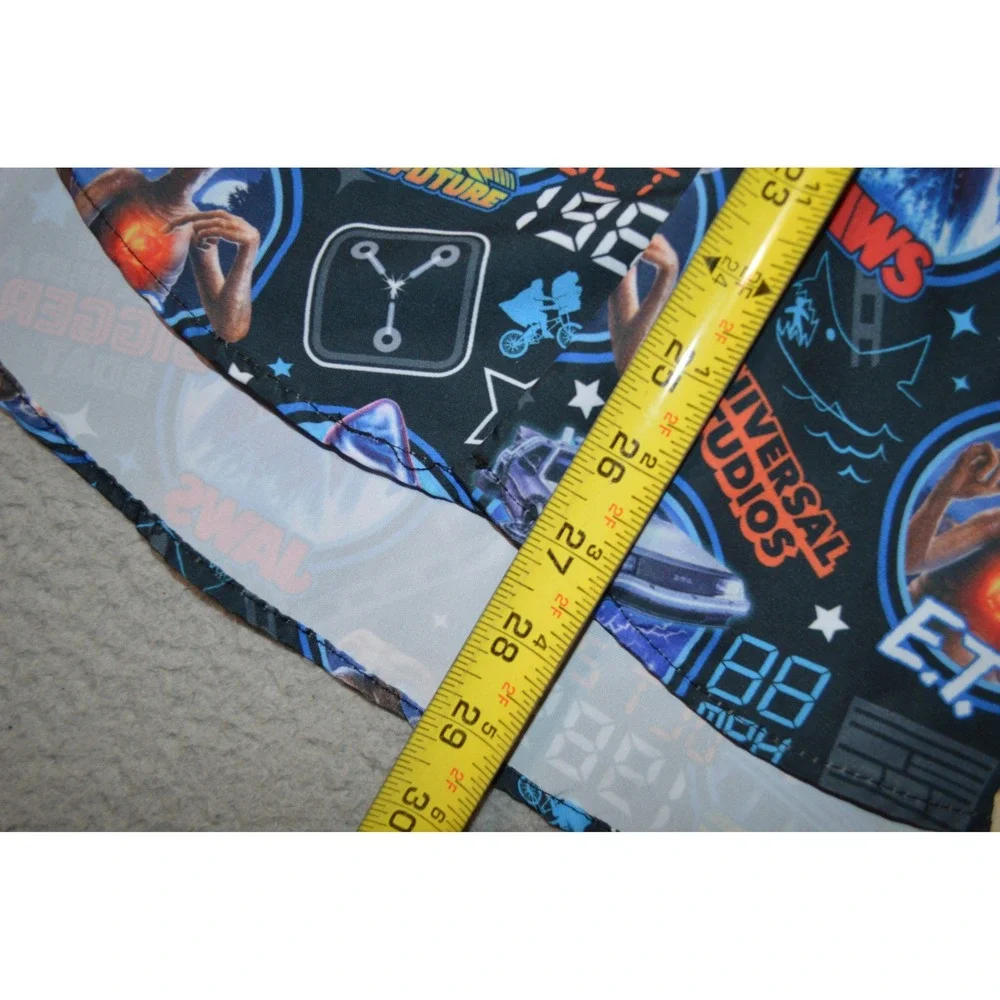Universal Studios Mens Button Up Shirt Size‎ Small Amblin Retro Collage JAWS ET